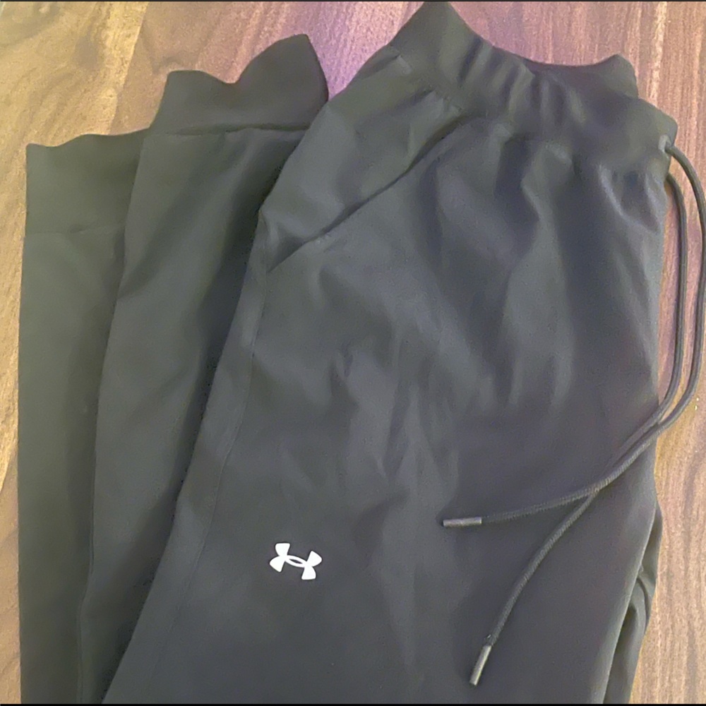 XS. Under Armour lightweight casual pants